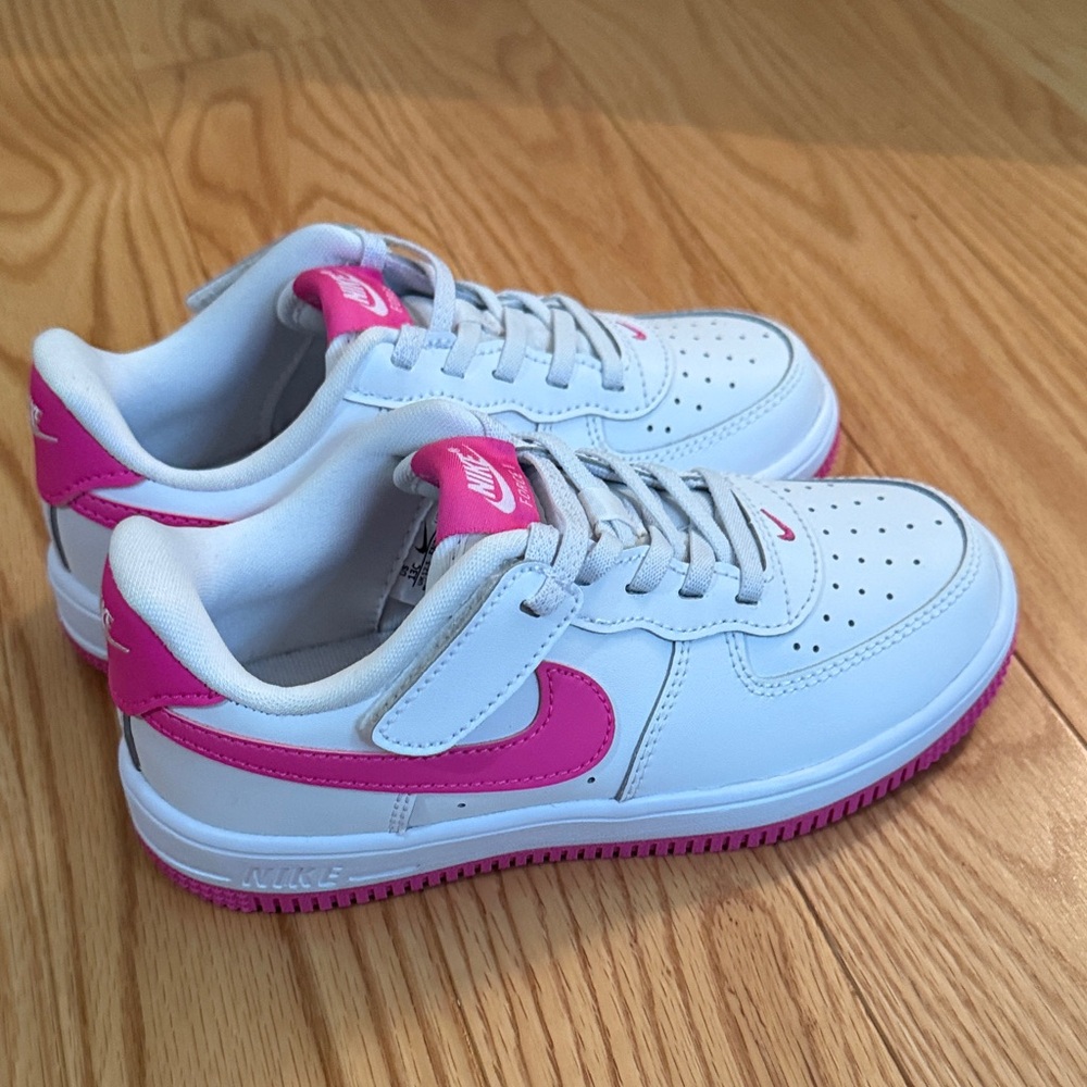 Nike White and Pink Low-Top Sneakers - Picture 4 of 7